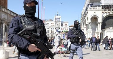 Stire din Actualitate : SCENE DE GROAZĂ ÎN ITALIA: S-a tras asupra pietonilor. Victimele, numai străini