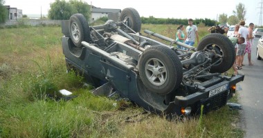 Galerie FOTO. Accident rutier în Constanța. Mașină de teren răsturnată. Șase victime - 3