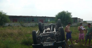 Galerie FOTO. Accident rutier în Constanța. Mașină de teren răsturnată. Șase victime - 4