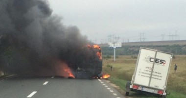 Galerie FOTO. Un camion a luat foc, lângă Medgidia - 2