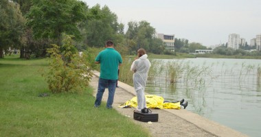 Stire din Eveniment : UPDATE - Cadavru descoperit plutind pe lacul Siutghiol
