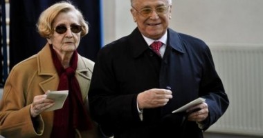 Stire din Politică-Administrație : Soția lui Ion Iliescu, de urgență la spital. A fost operată