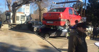 Galerie FOTO. Șoferi, atenție unde parcați! POLIȚIA LOCALĂ RIDICĂ MAȘINI! - 5