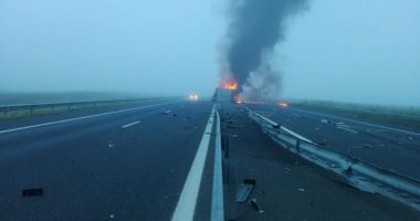 GALERIE FOTO / Accident grav pe Autostrada Arad-Nădlac. Au fost implicate trei TIR-uri, unul a luat foc - 4