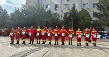 Stire din Eveniment : Ziua Pompierilor din România, marcată la ISU Constanța. Zeci de cadre militare au fost premiate