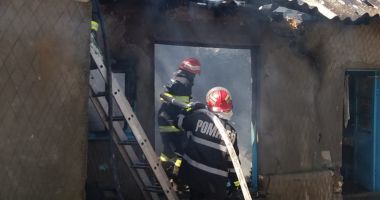 CASA DISTRUSĂ ÎN INCENDIU. DOI OAMENI LA SPITAL! - 2