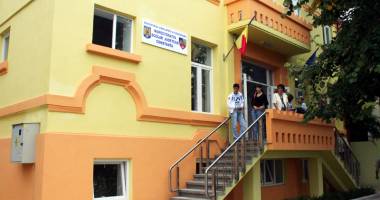 Stire din Cultură-Educație : Oare cine să fie? Zece directori de școli constănțene nu mai încep anul școlar în… fotoliu