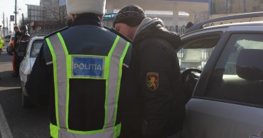 Șoferi fără permise auto, depistați pe Bulevardul Aurel Vlaicu / Galerie foto - 3