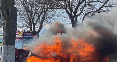 MAȘINĂ ÎN FLĂCĂRI pe drumul spre Tulcea - 3