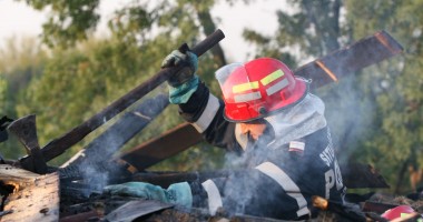 Stire din Eveniment : TRAGEDIE ÎN MAMAIA / O femeie a murit carbonizată într-un incendiu de proporții / Video