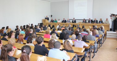 Stire din Cultură-Educație : Numeroase oficialități la Universitatea "Andrei Șaguna", la deschiderea noului an