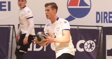 Stire din Sport : Rareş Ştefan, de la CSM Constanţa, a marcat, în premieră, în Liga Naţională de handbal
