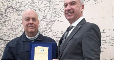 Stire din Economie : Plachetă aniversară pentru ziaristul Ion Tiţa-Călin, din partea CNAPMC