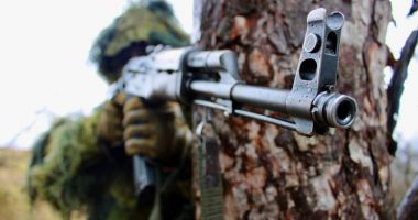 Stire din Eveniment : MApN cere Parlamentului aprobarea pentru achiziţia de sisteme de arme, obuziere, rachete aer-aer, maşini de luptă