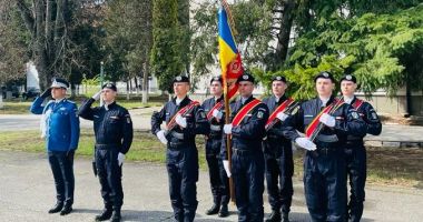 Stire din Eveniment : Decorarea Drapelului de Luptă al  Inspectoratului de Jandarmi Judeţean Constanţa cu ocazia Ziua Jandarmeriei Române