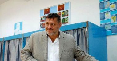 Stire din Economie : Firma fiului lui Cristian Poteraş câştigă contract după contract de reabilitări de licee la Constanţa