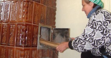 Stire din Economie : Fără gaze, fără canalizare, cu hazna în fundul curţii! Cum să ieşi cu bine din iarnă, cu „Rabla pentru sobe”
