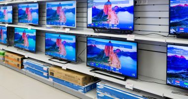 Patru companii, amendate cu 123 milioane lei pentru înţelegere anticoncurenţială pe piaţa comercializării de televizoare şi telefoane
