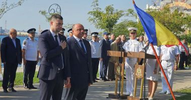 Stire din Economie : Administraţia Porturilor Maritime: Omagiu adus eroilor marinari, pe faleza din Constanţa