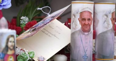Stire din Actualitate : Papa Francisc: „Îmi continui cu încredere spitalizarea”