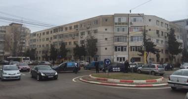 Accident rutier pe strada București! Două mașini făcute praf - 2