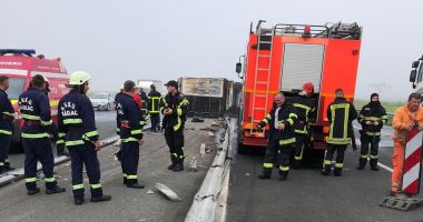 GALERIE FOTO / Accident grav pe Autostrada Arad-Nădlac. Au fost implicate trei TIR-uri, unul a luat foc - 2