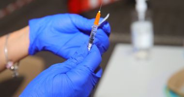Stire din Social : Vaccinare cu buletinul la Delfinariu