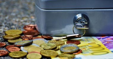 Stire din Economie : 12 modalități prin care să pui bani deoparte chiar dacă ai un buget mai mic