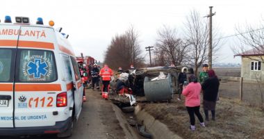 Stire din Eveniment : Au lovit o căruță în drum spre liceu și au ajuns la… spital