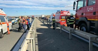 Stire din Eveniment : Accident grav pe autostrada A3. Două persoane sunt inconștiente