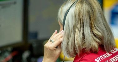 Stire din Eveniment : Un bărbat a primit amendă pentru că ar fi sunat abuziv la 112