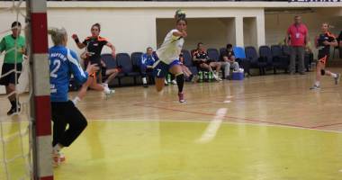 Handbal feminin: CSU Neptun a câștigat meciul cu CSM Cetate Devatrans - 2