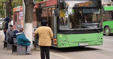 Stire din Eveniment : Clipe de panică la Constanța, într-un autobuz RATC. O femeie a fost prinsă între ușile mașinii