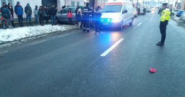 Două fetițe, lovite de o mașină, pe DN14