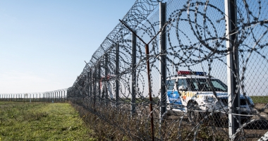 Stire din Actualitate : Ungaria va dubla gardul la granița cu Serbia