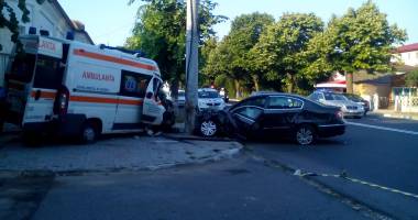 Galerie foto. Grav accident rutier, în Eforie. AMBULANȚĂ IZBITĂ DE MAȘINA UNUI POLIȚIST. Pacienta din Salvare, de urgență la spital - 4