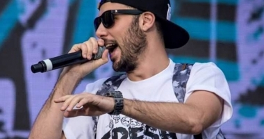 Artist implicat într-un accident de circulație. Mașina sa, prinsă între două TIR-uri - 2