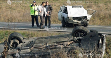 Accident rutier! Două mașini au intrat în coliziune, pe fondul nepăstrării distanței de mers