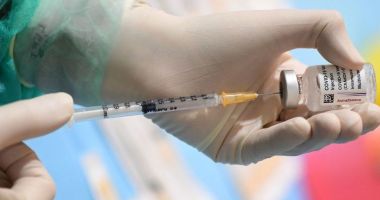 OMS recomandă continuarea vaccinării cu AstraZeneca. Cheagurile de sânge pot apărea în mod natural