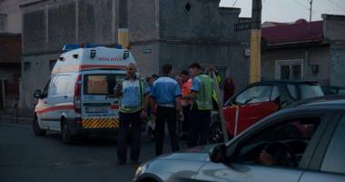 Stire din Eveniment : Galerie foto. Accident rutier în Constanța, provocat de un taximetrist. DOUĂ VICTIME!