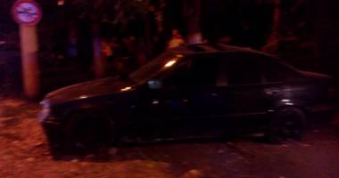 Galerie foto. ACCIDENT GRAV la Dacia. BMW înfipt într-un copac - 6