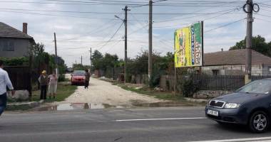 Galerie foto. Accident rutier spectaculos! S-a răsturnat cu mașina în localitatea 23 august. DOUĂ VICTIME - 3
