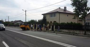 Galerie foto. Accident rutier spectaculos! S-a răsturnat cu mașina în localitatea 23 august. DOUĂ VICTIME - 4