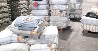 Haine din Turcia, de peste 1,7 milioane de lei, confiscate în port
