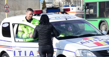 Stire din Eveniment : Șoferiță fără permis auto, la "plimbare" prin Tuzla!