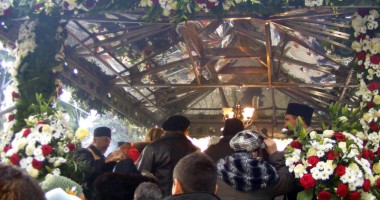 Stire din Cetățenești : De ce se îmbrâncesc sălbatic românii și la hramurile religioase?
