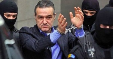Stire din Eveniment : Becali vrea telefon mobil și să meargă la slujbe religioase în afara penitenciarului