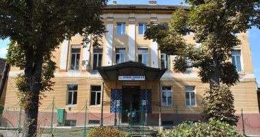 Stire din Eveniment : Doctoriţa fost manager a două spitale, care ar fi luat mită de la bolnavi, arestată pentru 30 de zile
