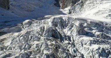 Stire din Actualitate : Un român, printre victime după ruperea unui gheţar din Alpi, în Italia