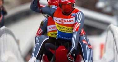 Stire din Sport : Echipajul masculin de sanie dublu a României s-a răsturnat